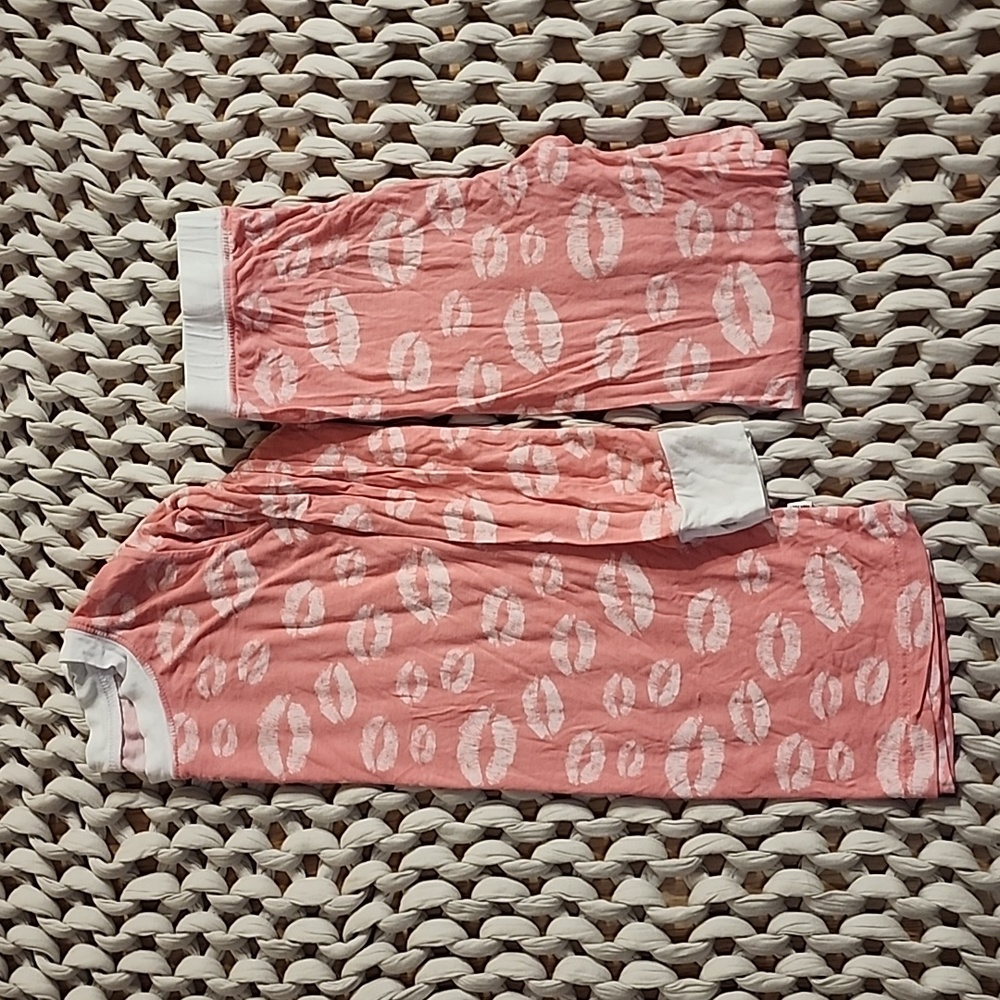 Little Sleepies Kisses Two Piece in Size 7/8